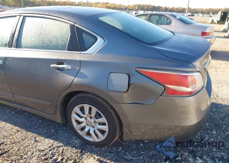 2015 Nissan Altima 2.5 S z USA, uszkodzony, nr VIN 1N4AL3AP3FN396810
